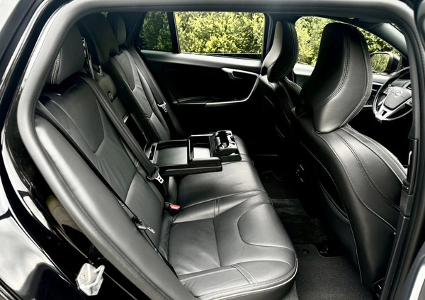 Volvo V60 cena 77900 przebieg: 202762, rok produkcji 2018 z Sztum małe 781
